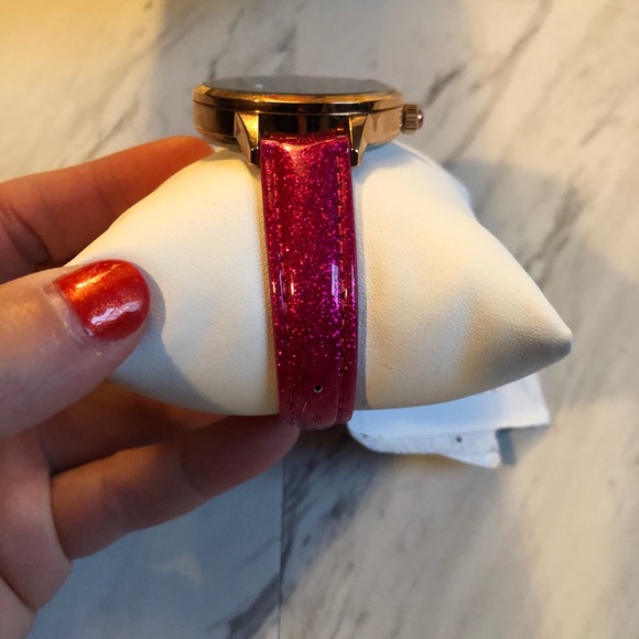 Betsey Johnson Tiger Stripes Pink Glitter gold tone round jewelry watch zebra - Picture 4 of 6